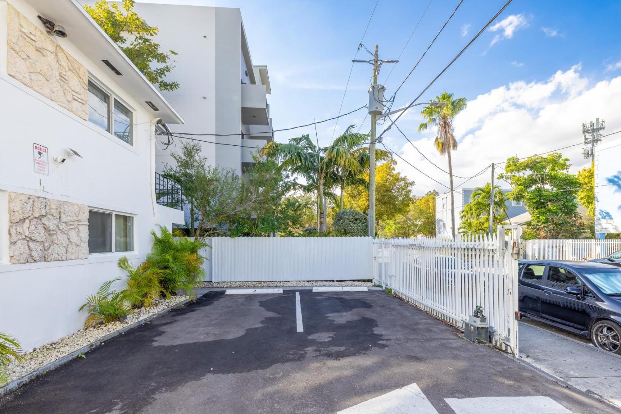 Cozy Getaway Backyard Wifi Miami